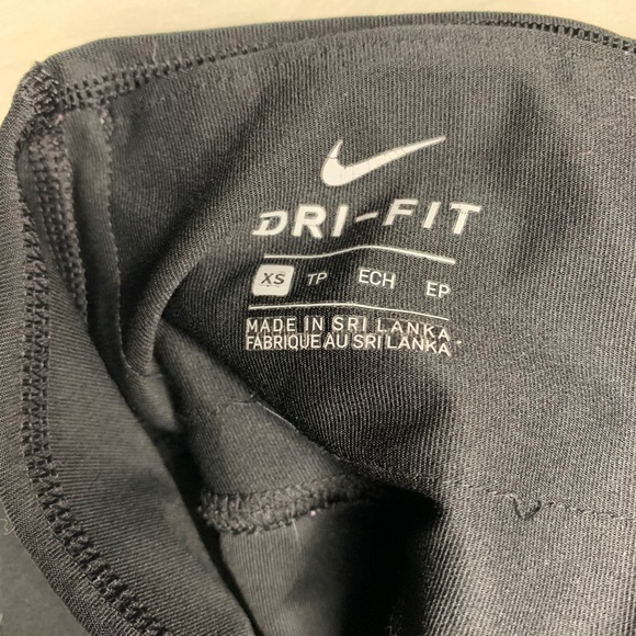 NIKE QUARTER LEGGINGS SIZE XTRA SMALL - Picture 3 of 4
